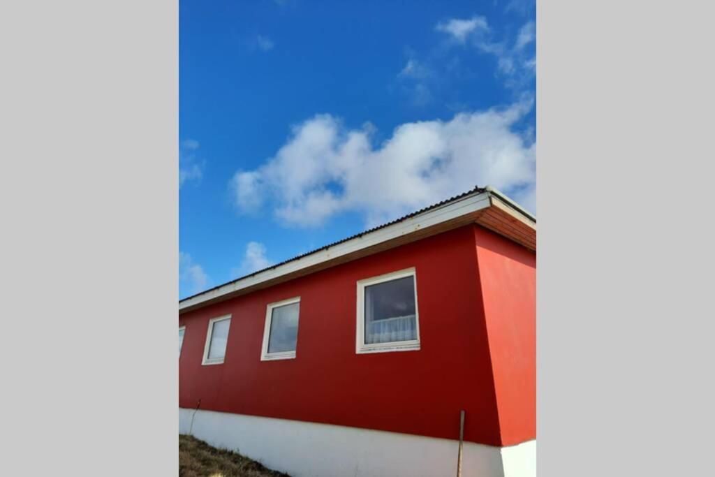 The Red House Near The Sea Apartamento Njarthvik Exterior foto
