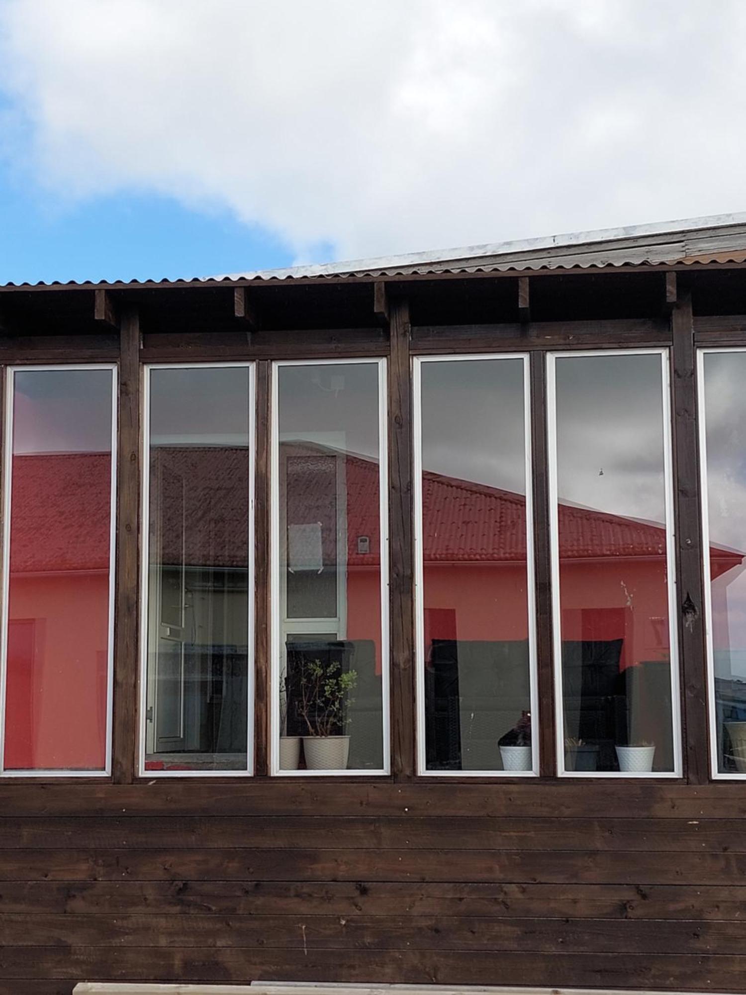 The Red House Near The Sea Apartamento Njarthvik Quarto foto